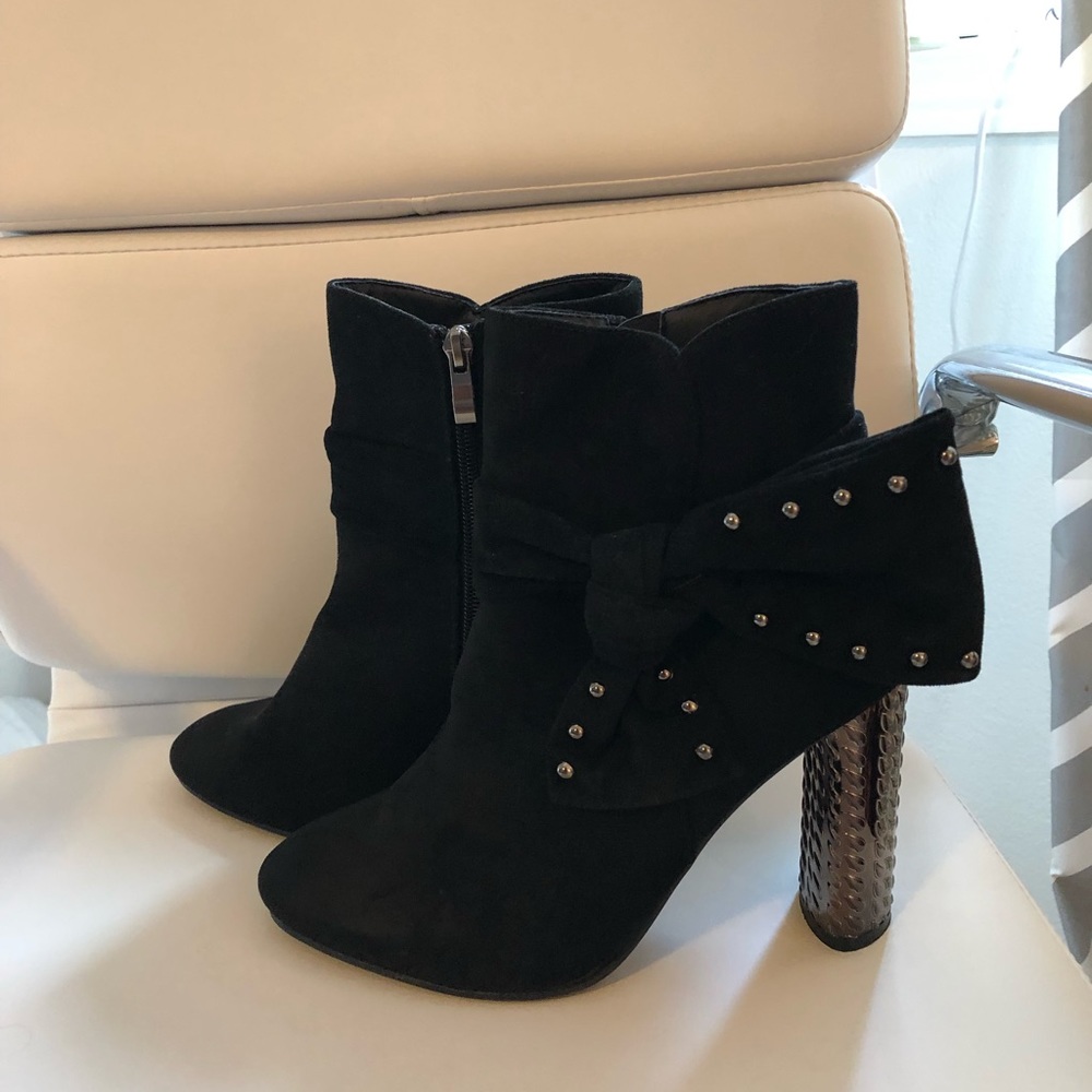 Black velvet pumps, sexy electric heels